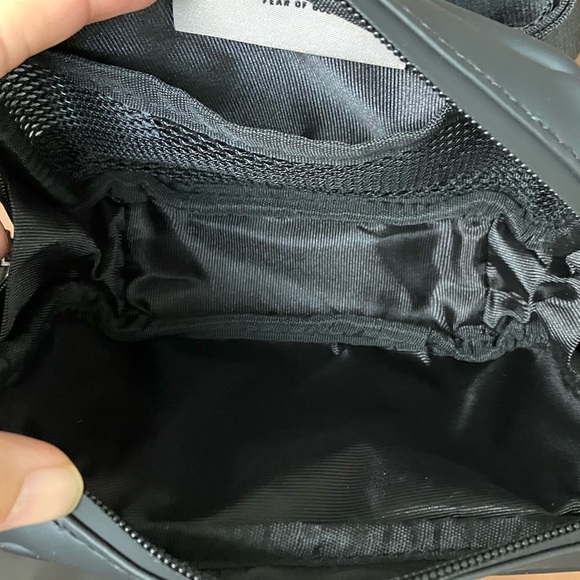 Authentic Fear Of God sling bag/canguro - Picture 6 of 8